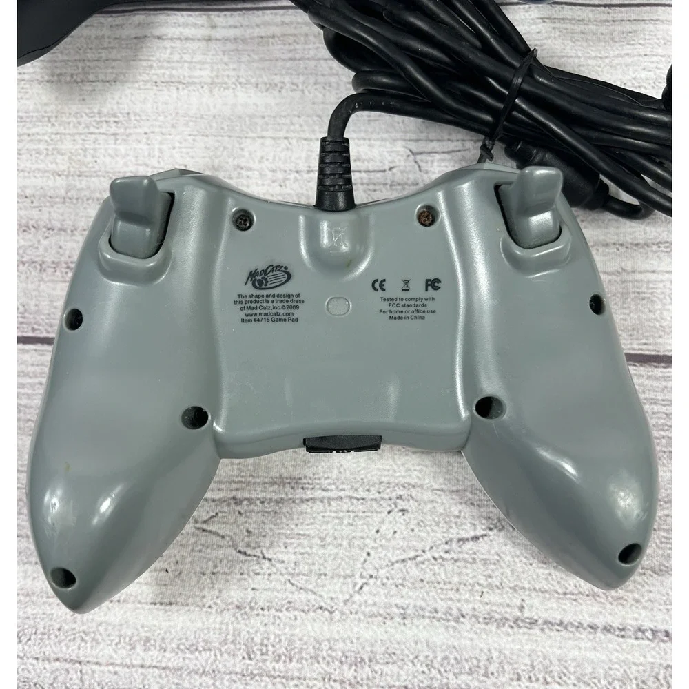 Lot‎ Of Three Xbox  Controllers Two Wireless One Wired All 3 Not Tested